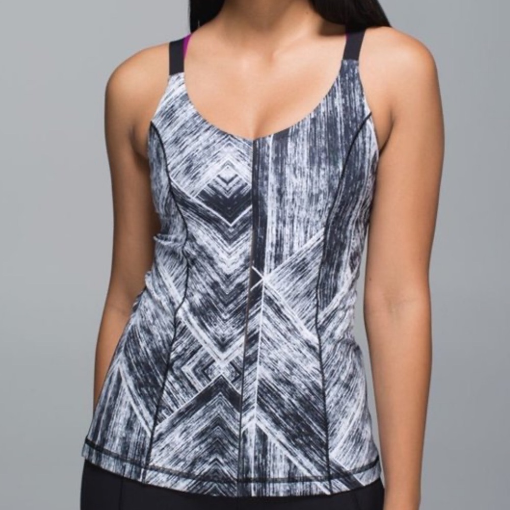 Hot to Street Tank in Heat Wave, White and‎ Black